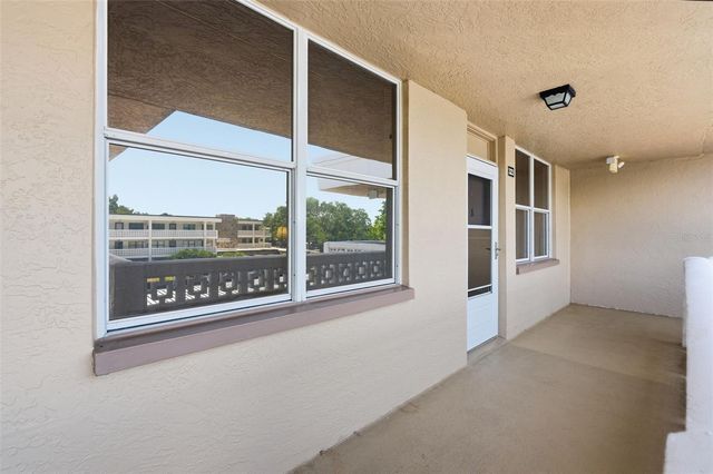 4915 BAY STREET NE 323, St Petersburg, FL 33703