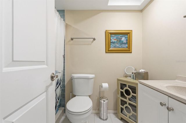 4915 BAY STREET NE 323, St Petersburg, FL 33703