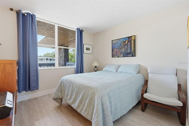 4915 BAY STREET NE 323, St Petersburg, FL 33703