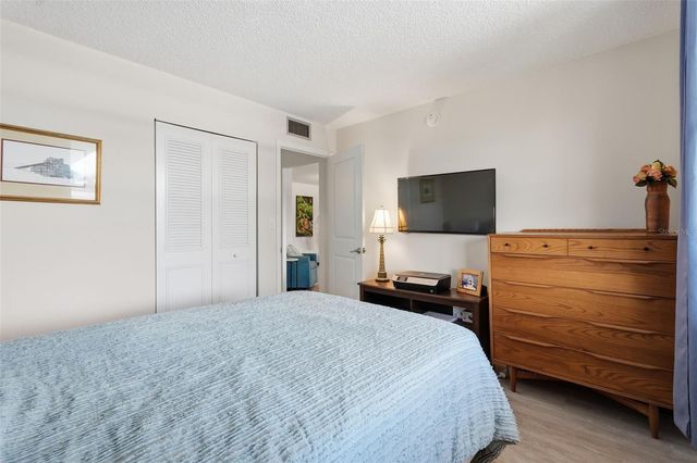4915 BAY STREET NE 323, St Petersburg, FL 33703