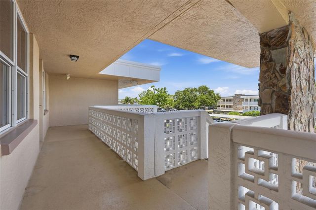 4915 BAY STREET NE 323, St Petersburg, FL 33703