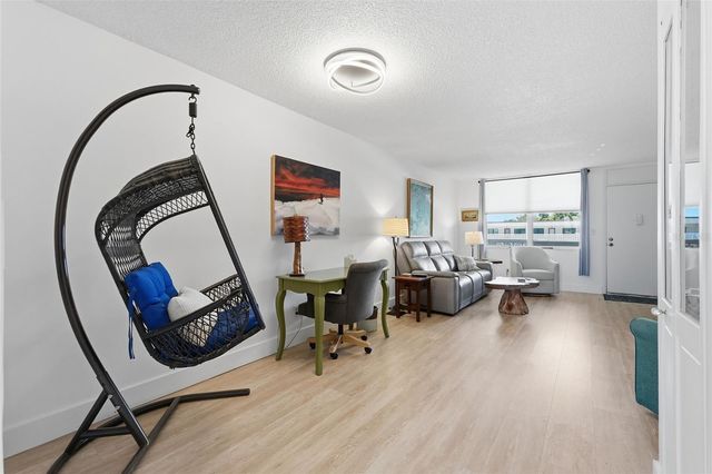 4915 BAY STREET NE 323, St Petersburg, FL 33703