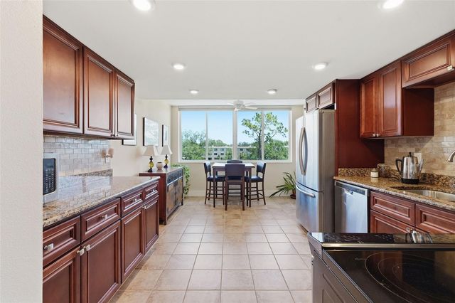 4915 BAY STREET NE 323, St Petersburg, FL 33703