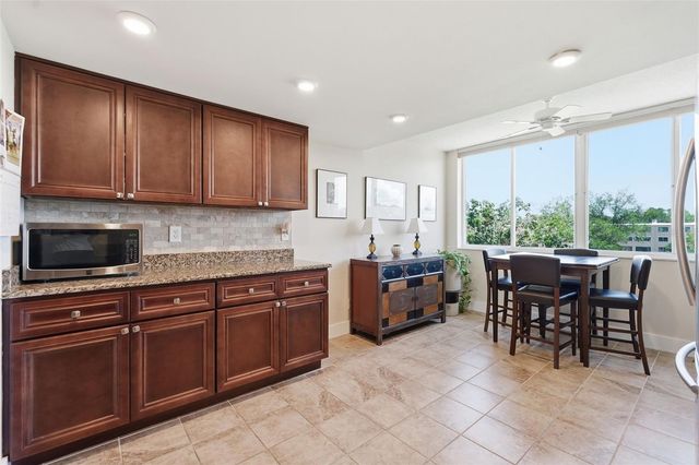 4915 BAY STREET NE 323, St Petersburg, FL 33703