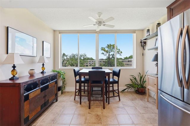 4915 BAY STREET NE 323, St Petersburg, FL 33703