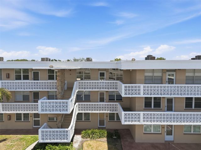 4915 BAY STREET NE 323, St Petersburg, FL 33703