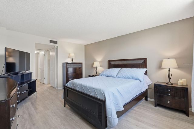 4915 BAY STREET NE 323, St Petersburg, FL 33703