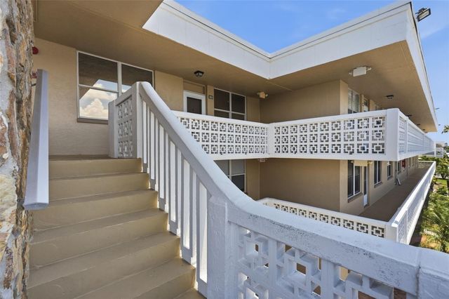 4915 BAY STREET NE 323, St Petersburg, FL 33703