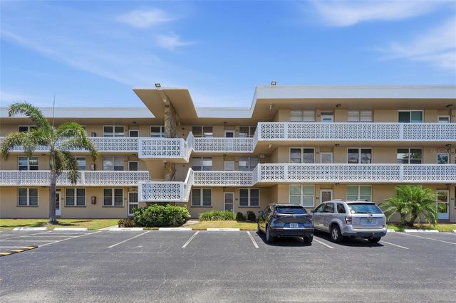 4915 BAY STREET NE 323, St Petersburg, FL 33703