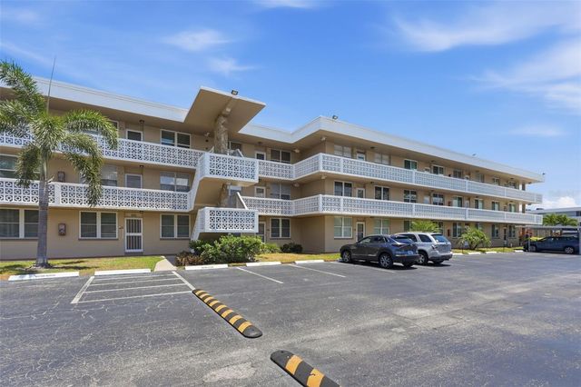 4915 BAY STREET NE 323, St Petersburg, FL 33703