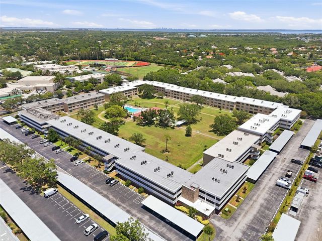 4915 BAY STREET NE 323, St Petersburg, FL 33703