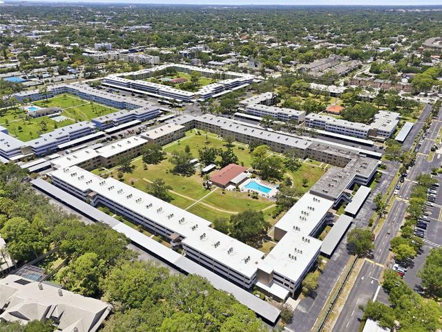 4915 BAY STREET NE 323, St Petersburg, FL 33703