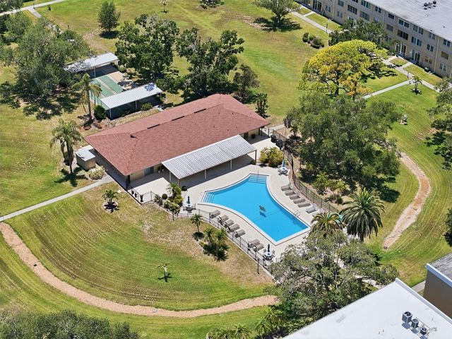 4915 BAY STREET NE 323, St Petersburg, FL 33703