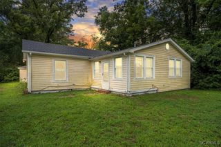 18415 James River Dr, Disputanta, VA 23842