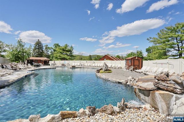 1 Gray Rock Drive 11, Vernon, NJ 07462