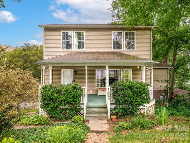 17 Captains Drive, Candler, NC 28715