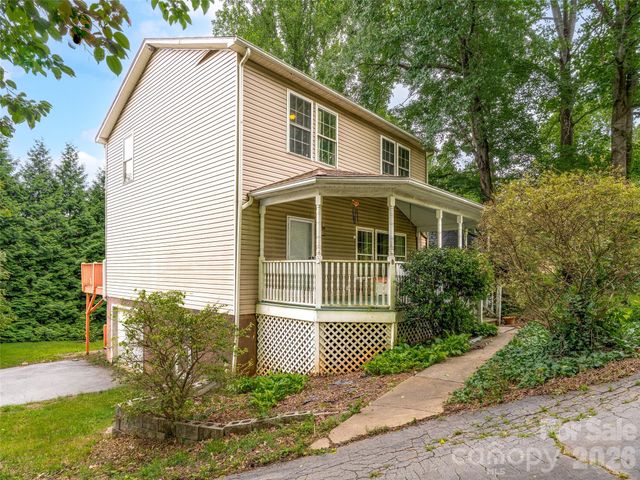 17 Captains Drive, Candler, NC 28715