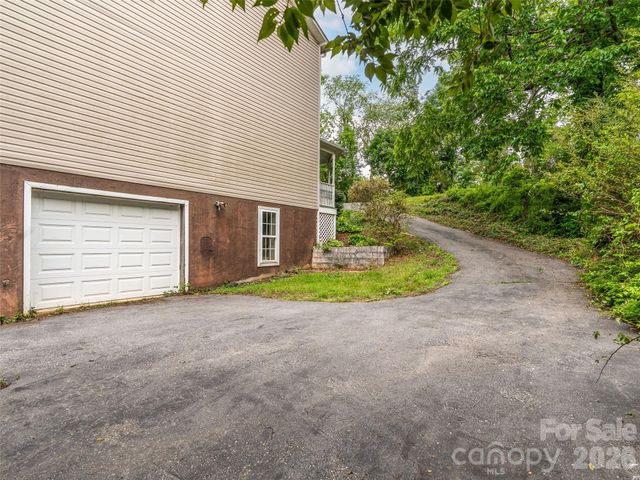 17 Captains Drive, Candler, NC 28715