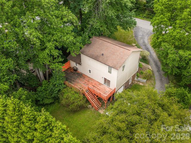 17 Captains Drive, Candler, NC 28715