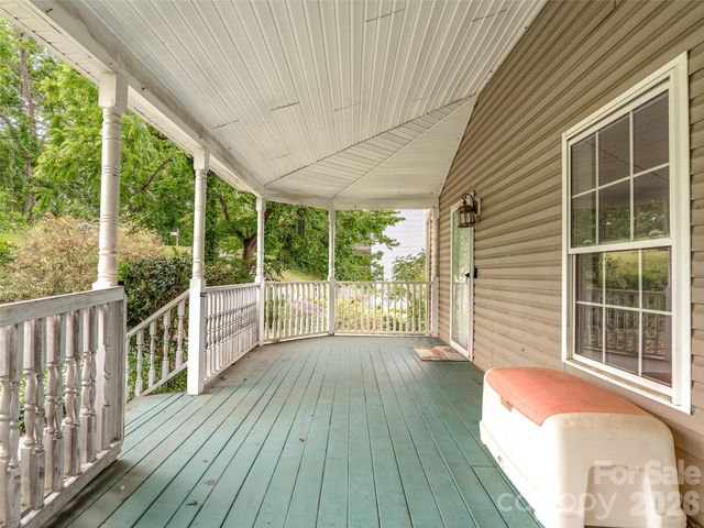 17 Captains Drive, Candler, NC 28715