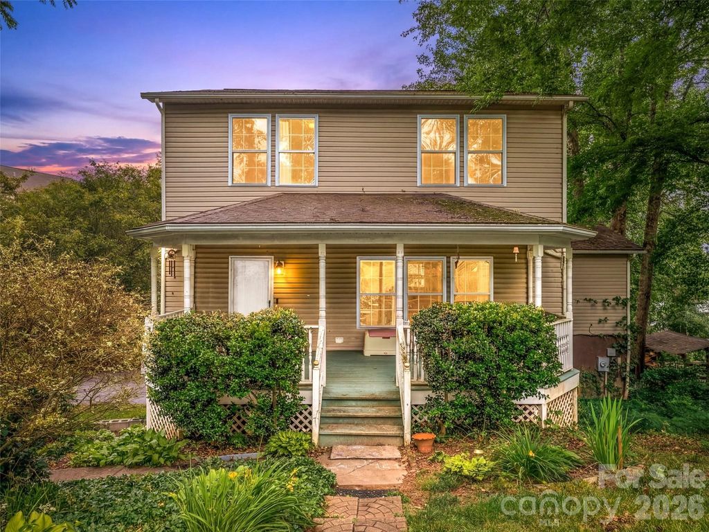 17 Captains Drive, Candler, NC 28715