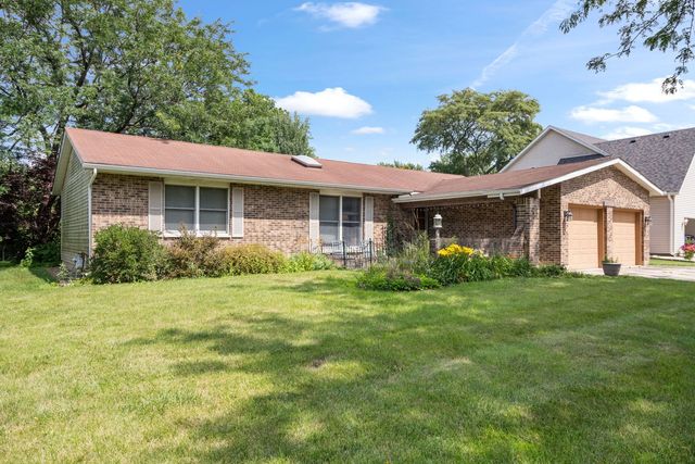 1489 Lake Holiday Drive, Lake Holiday, IL 60548