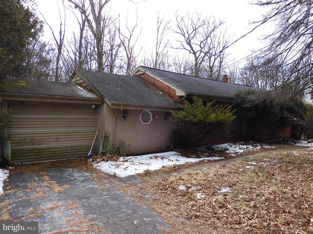 1005 HART RD, Baltimore, MD 21286