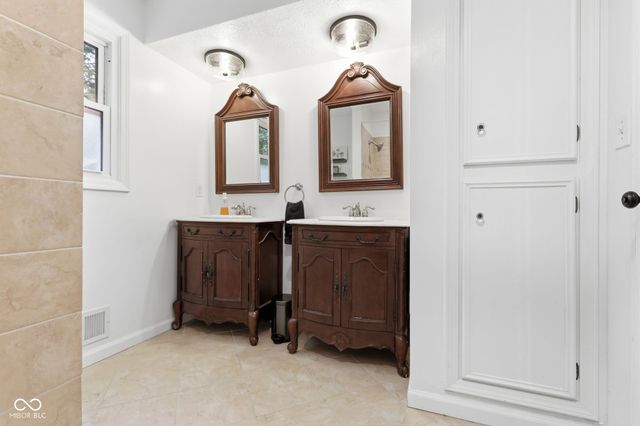 10525 Lasalle Road, Carmel, IN 46033