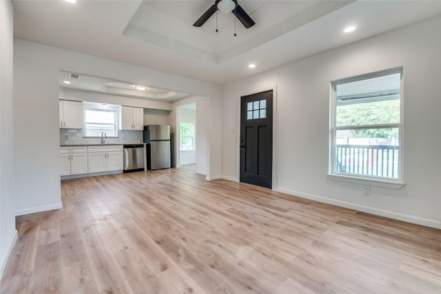 604 N East Street, Arlington, TX 76011
