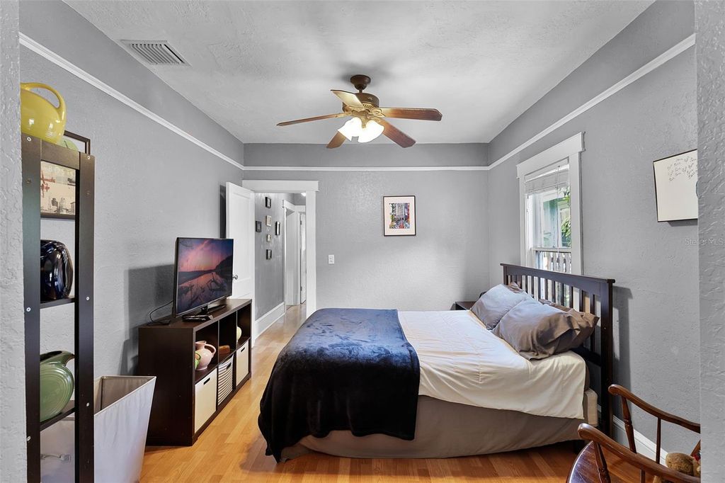 Image 11 of property listing at 110 N BROWN AVENUE, Orlando, FL 32801