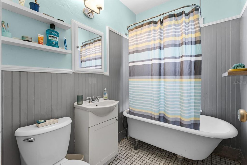 Image 13 of property listing at 110 N BROWN AVENUE, Orlando, FL 32801