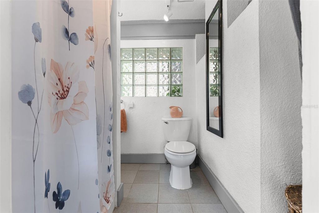 Image 15 of property listing at 110 N BROWN AVENUE, Orlando, FL 32801