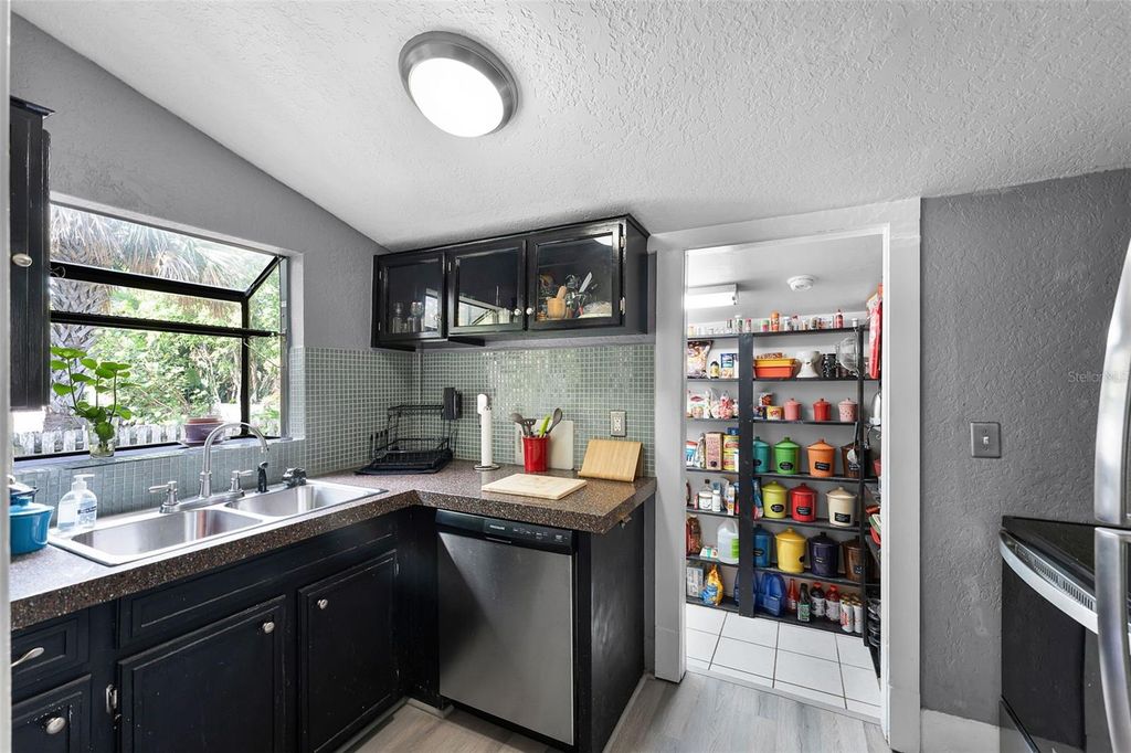 Image 6 of property listing at 110 N BROWN AVENUE, Orlando, FL 32801