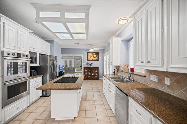402 Lakeside Boulevard, Sugar Land, TX 77478