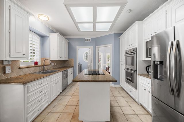 402 Lakeside Boulevard, Sugar Land, TX 77478