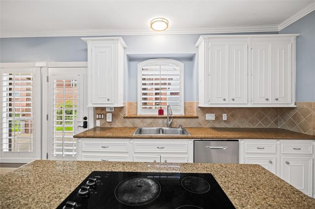 402 Lakeside Boulevard, Sugar Land, TX 77478