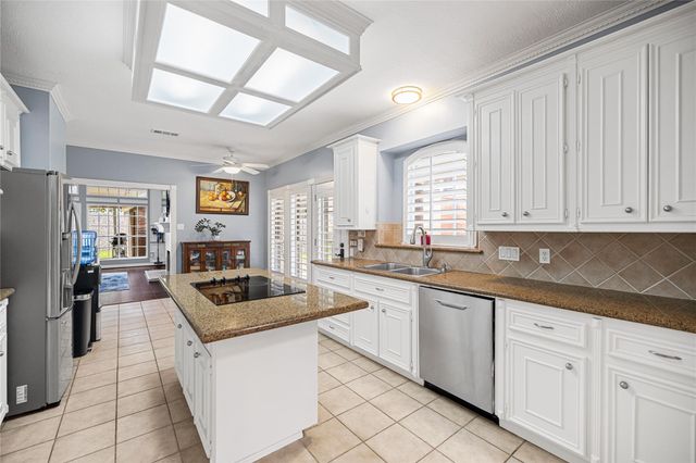 402 Lakeside Boulevard, Sugar Land, TX 77478