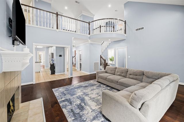 402 Lakeside Boulevard, Sugar Land, TX 77478