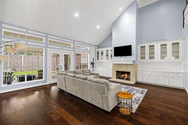 402 Lakeside Boulevard, Sugar Land, TX 77478