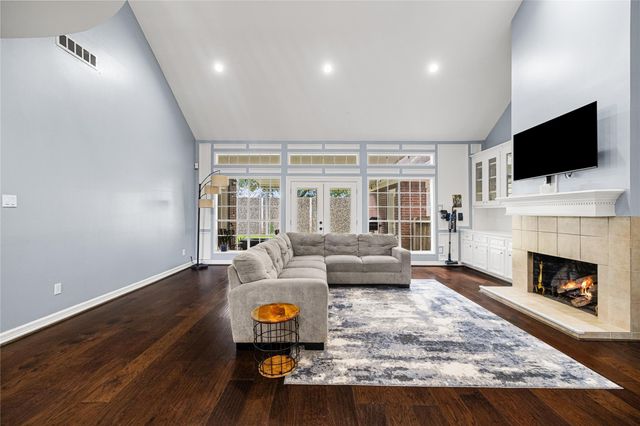 402 Lakeside Boulevard, Sugar Land, TX 77478