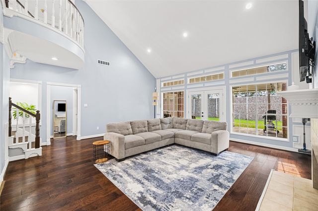 402 Lakeside Boulevard, Sugar Land, TX 77478
