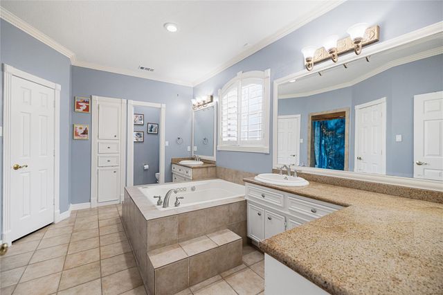 402 Lakeside Boulevard, Sugar Land, TX 77478
