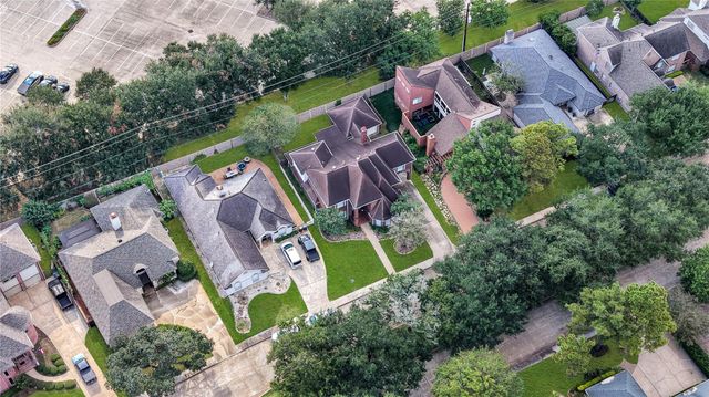 402 Lakeside Boulevard, Sugar Land, TX 77478