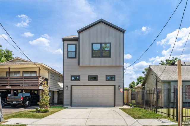 1318 E 32nd 1/2 Street, Houston, TX 77022