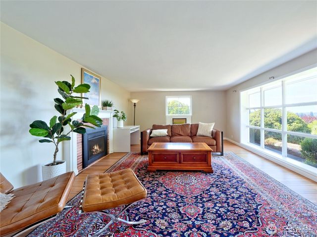 1012 Evergreen Drive, Bellevue, WA 98004