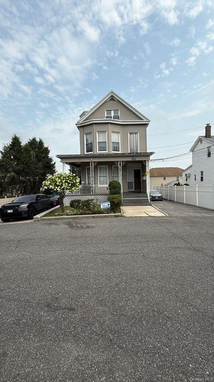 225 Edgewood Avenue, Yonkers, NY 10704