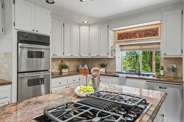 21120 Vista Amorosa Ct, Pine Grove, CA 95665