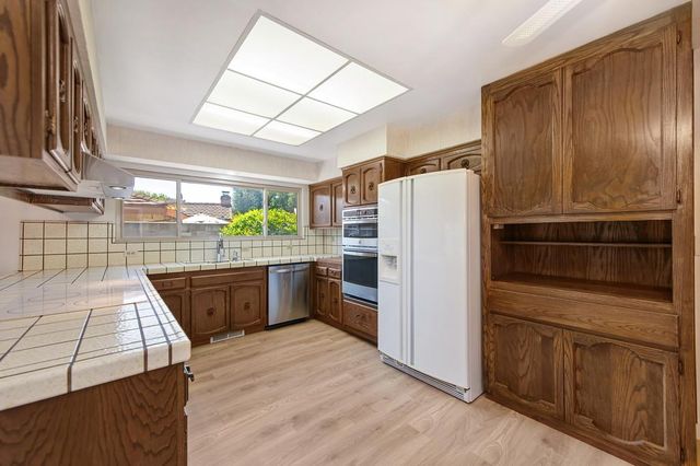 975 Sand Bar Cir, Carmichael, CA 95608