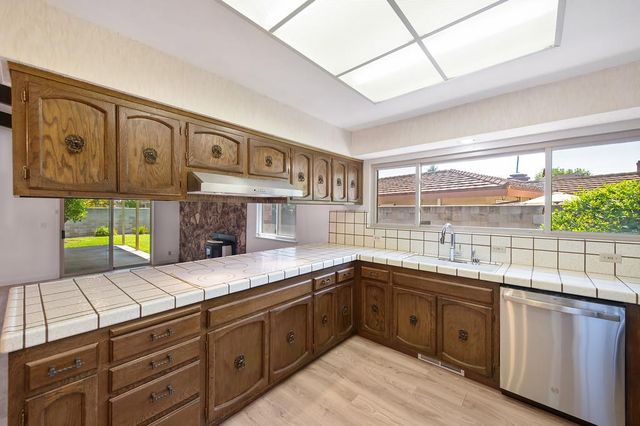 975 Sand Bar Cir, Carmichael, CA 95608