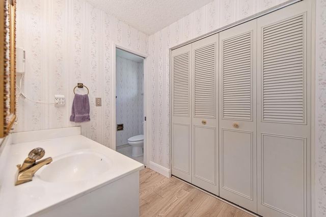 975 Sand Bar Cir, Carmichael, CA 95608